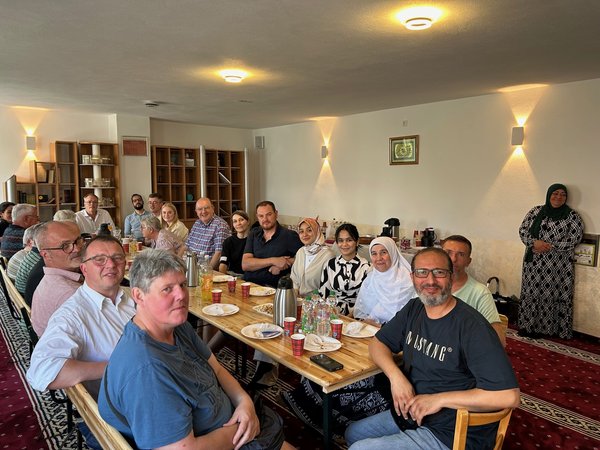 Gegenseitiges Kennenlernen: J