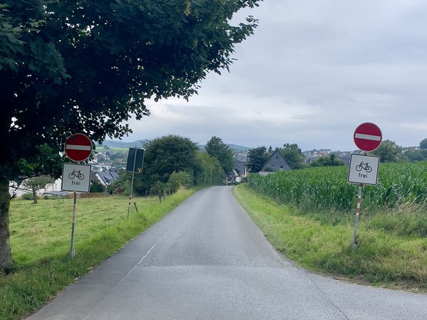 Nutzung des Weges Salzbörnchen als Umleitung ist nur in eine Richtung möglich: