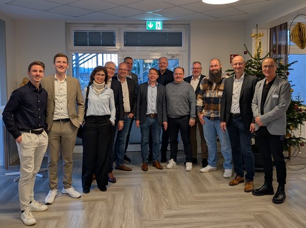 Gruppenfoto der Teilnehmenden am Unternehmerfrühstück im DRK-Heim