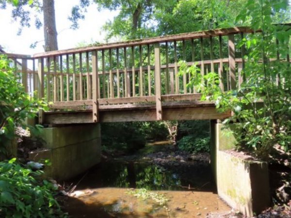 Fußgängerbrücke aus Holz in Niederbergheim