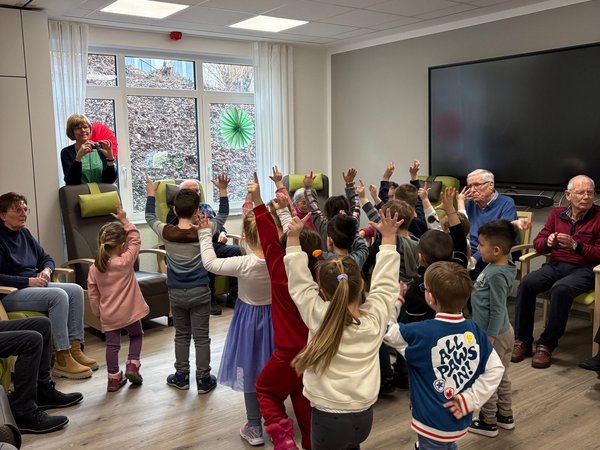 Foto der tanzenden Kinder