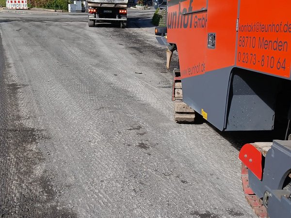 Asphaltarbeiten im Sellerweg 