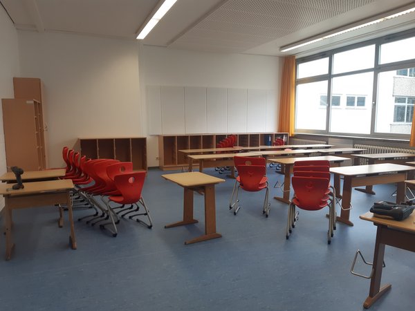 Arbeiten in vier Klassenräumen: 
