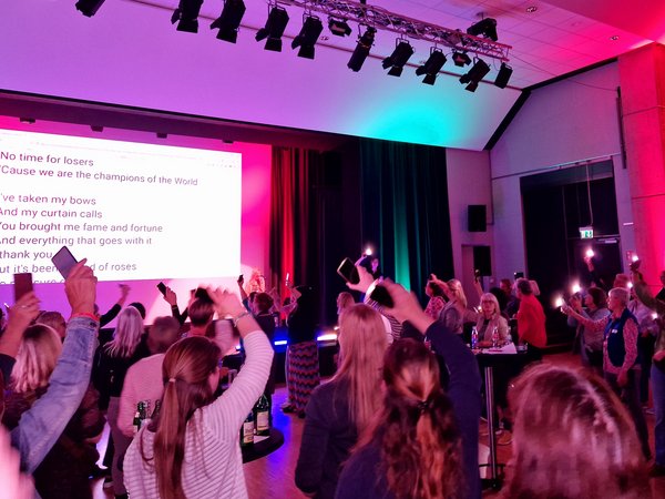 Nächste Mitsing-Veranstaltung „Starke Frauen – starke Stimmen“ am 20. März in Hirschberg ist ausgebucht, eine Warteliste ist eingerichtet 