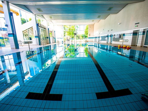 Grundreinigung im Warsteiner Allwetterbad: 