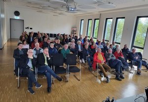 Blick auf die BesucherInnen der Bürgerversammlung, Foto: T. Schöne