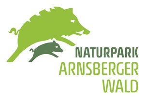 Naturpark Logo - 2 springende Wildschweine mit Schriftzug