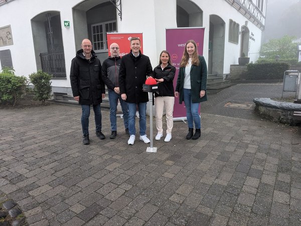 Inbetriebnahme des Glasfasernetzes in Warstein (v. l.): 