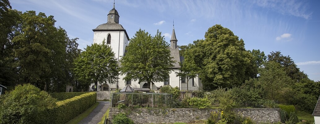 Blick auf die Alte Kirche Warstein