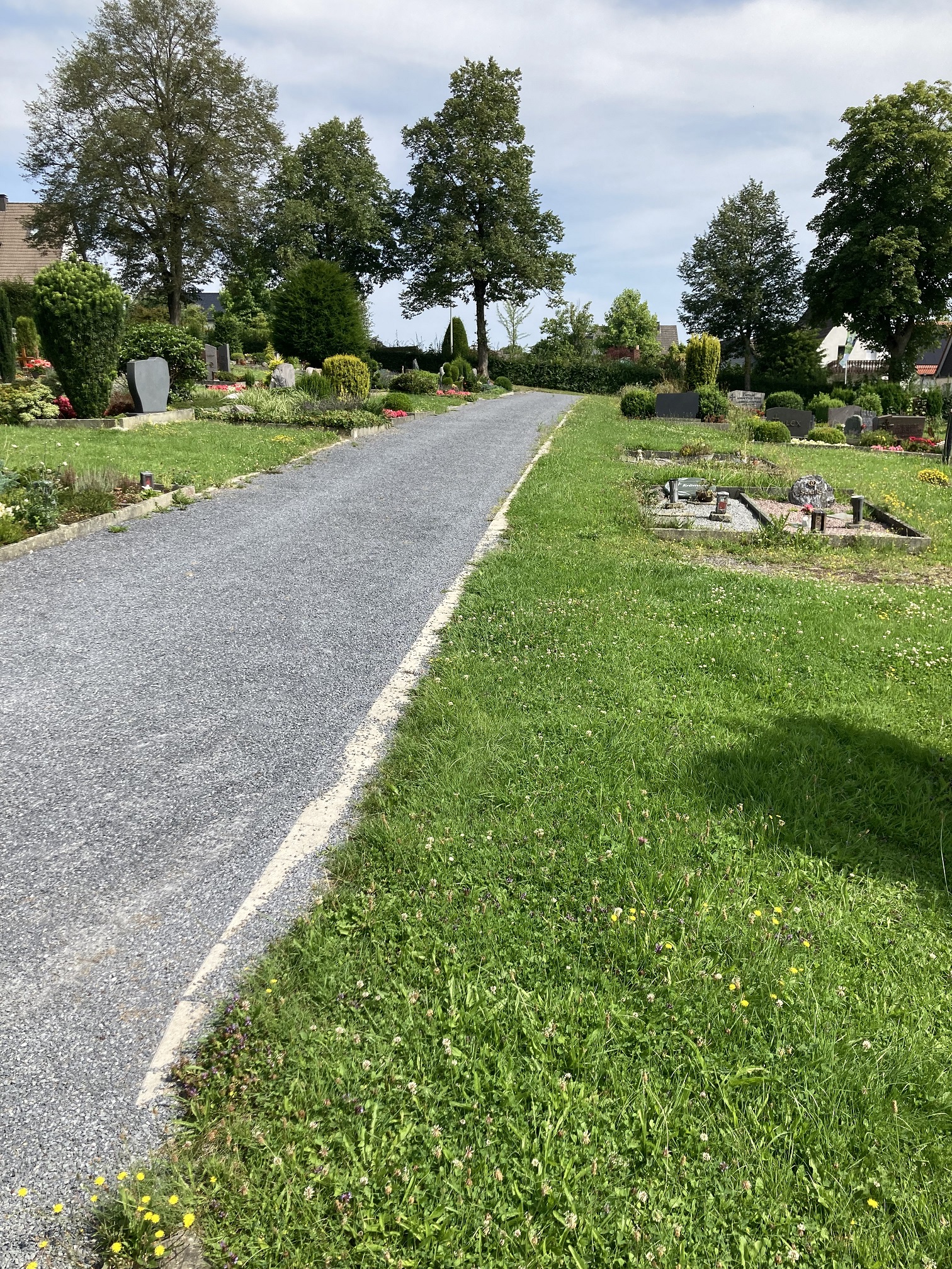 Ertüchtigter Friedhofsweg in Warstein