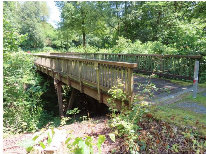 Fußgängerbrücke aus Holz in Mülheim