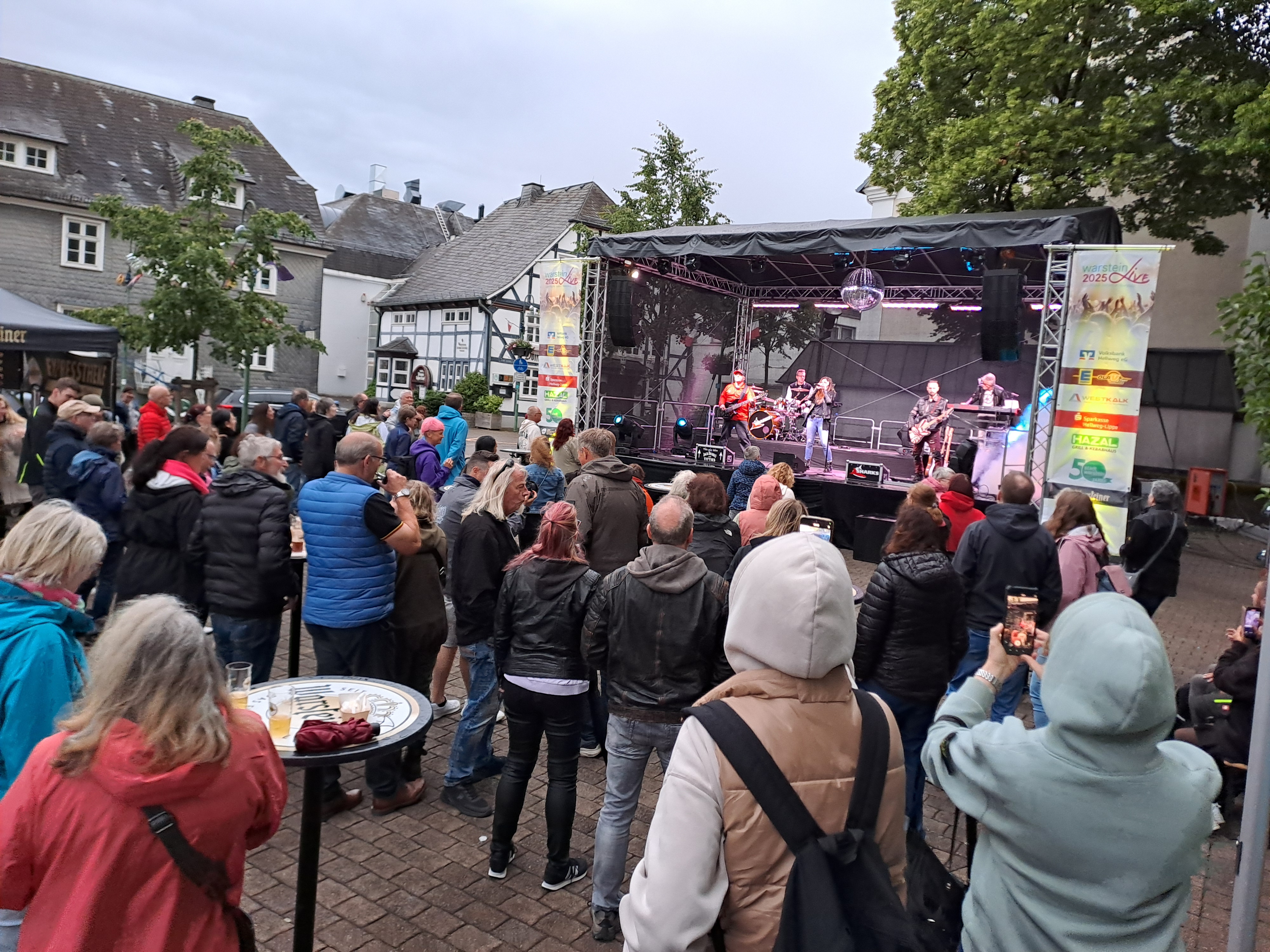Die SHARKS heizten ein: 