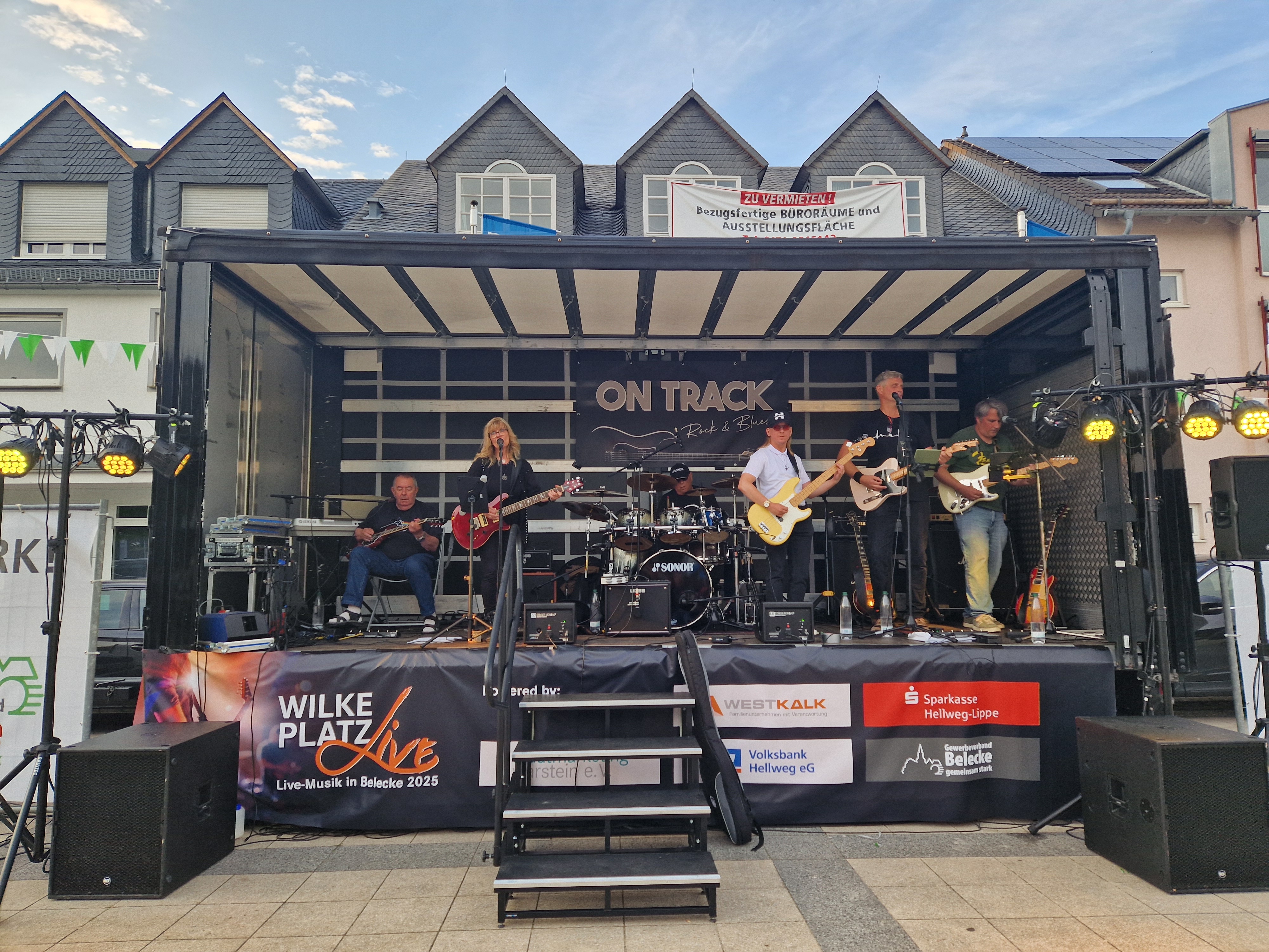 Der Band Ontrack bei Wilkeplatz Live