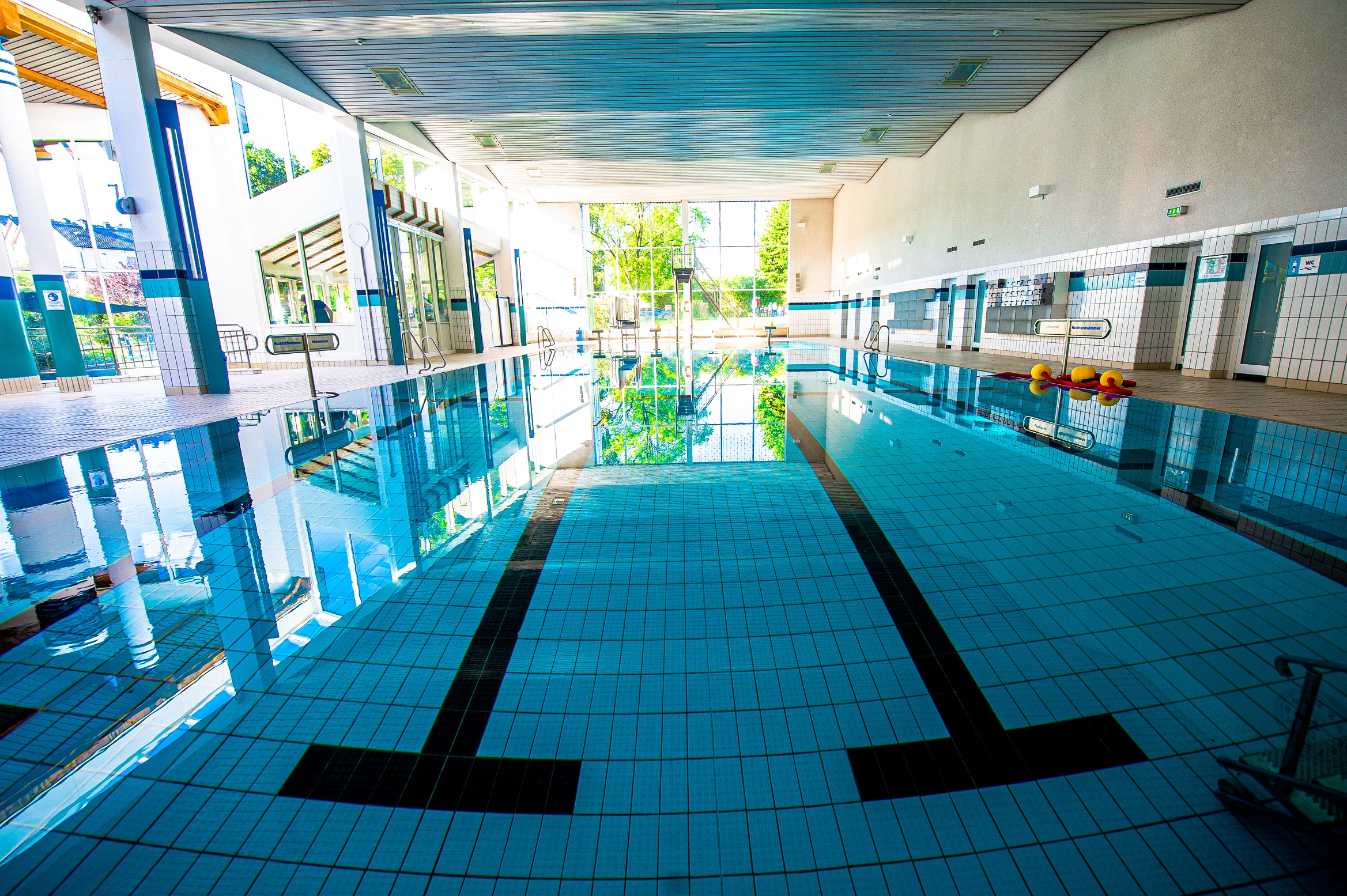 Grundreinigung im Warsteiner Allwetterbad: 