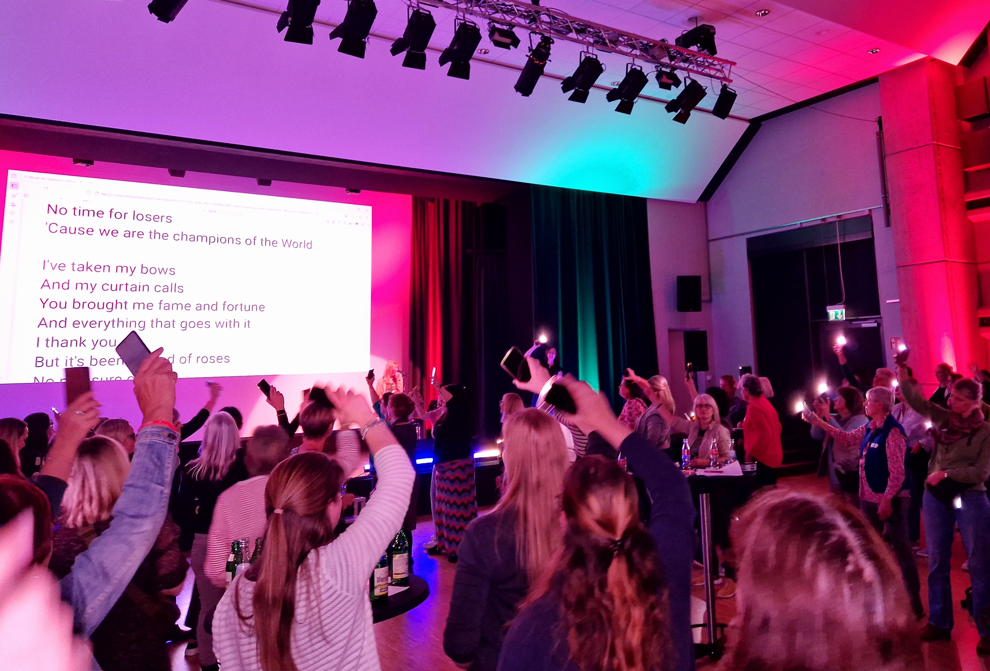 Nächste Mitsing-Veranstaltung „Starke Frauen – starke Stimmen“ am 20. März in Hirschberg ist ausgebucht, eine Warteliste ist eingerichtet 