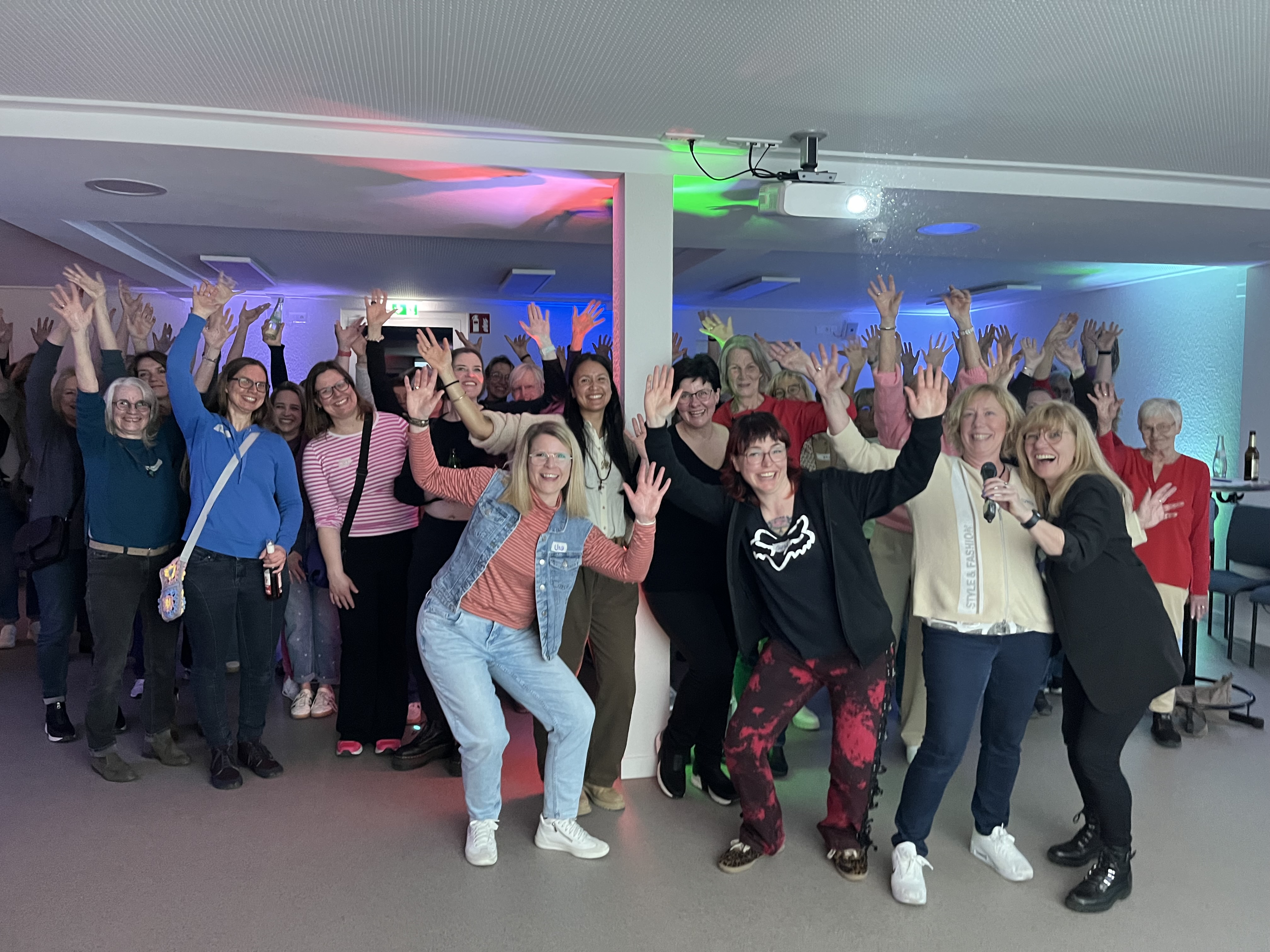 Gute Stimmung beim Mitsing-Abend „Starke Frauen – starke Stimmen“: Gute Stimmung beim Mitsing-Abend „Starke Frauen – starke Stimmen“: