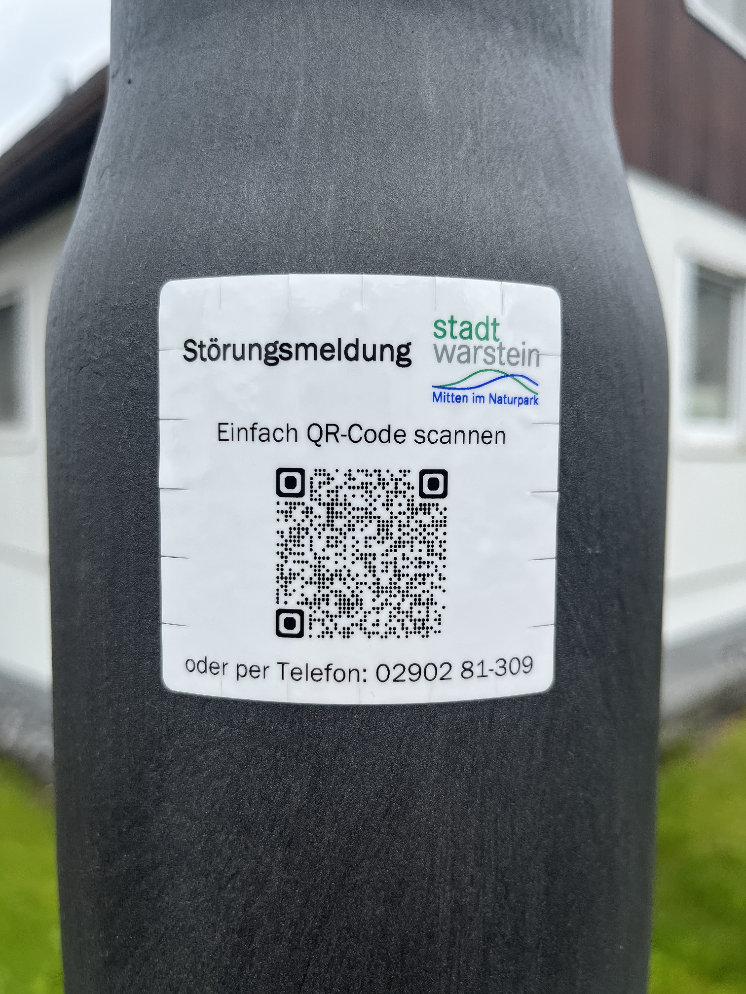 Neue Etiketten an den Laternen für Störungsmeldungen: 