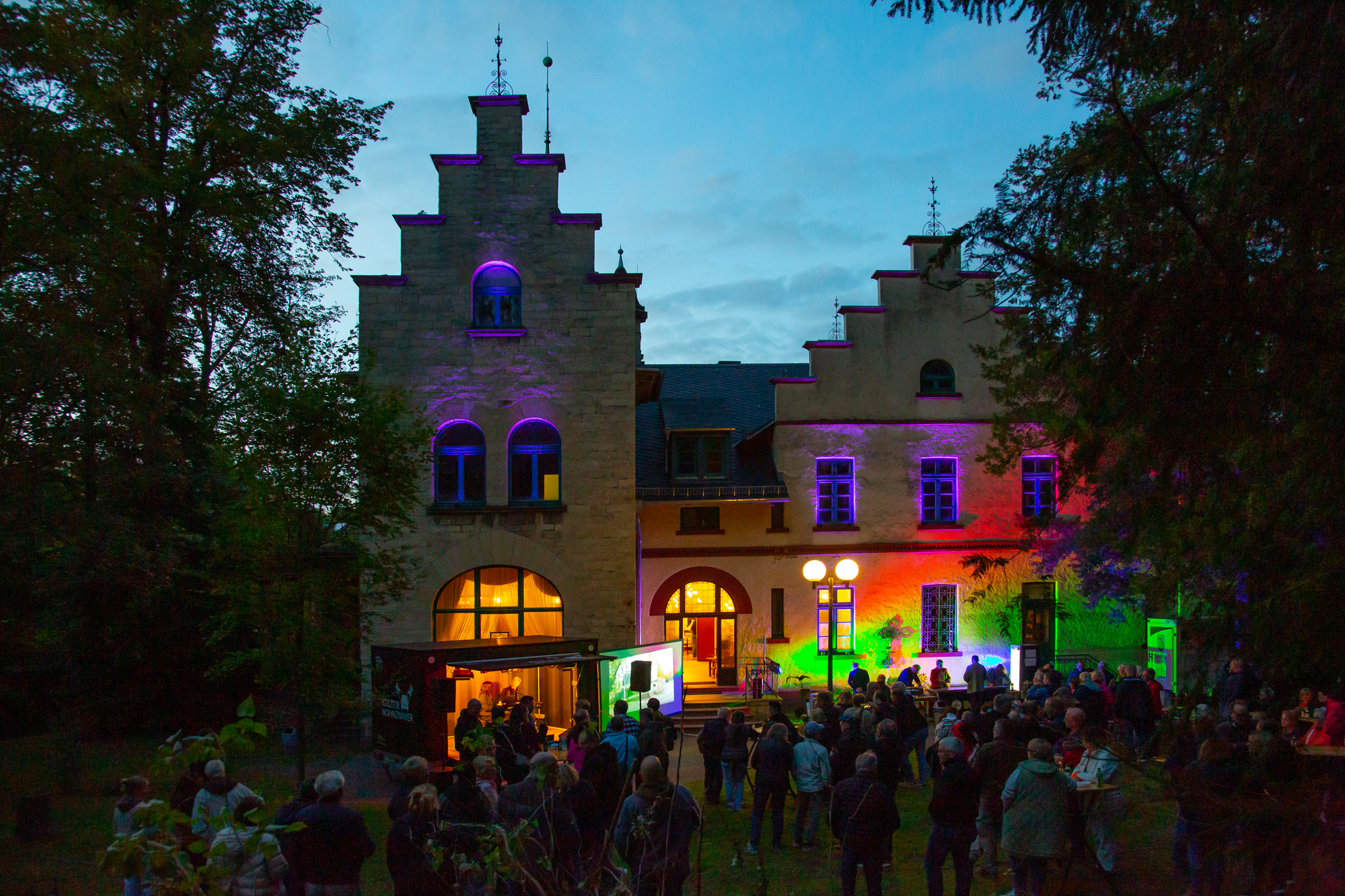 Gela an the Greek am Haus Dassel in Allagen:
